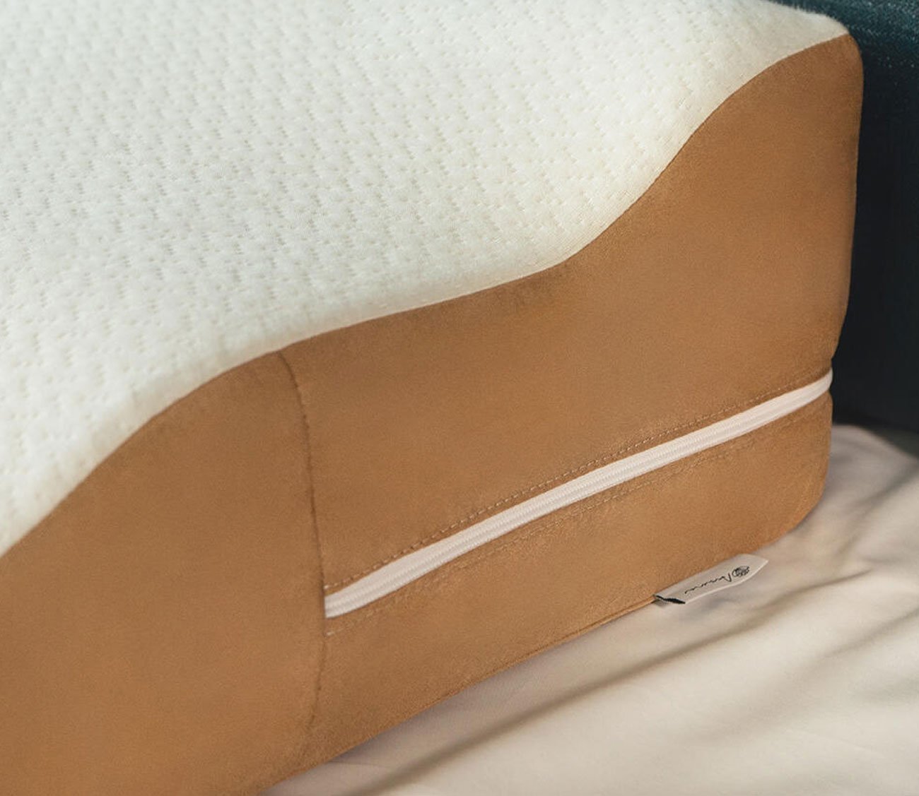 Avana Wavy Bed Wedge Memory Foam Pillow by Avana