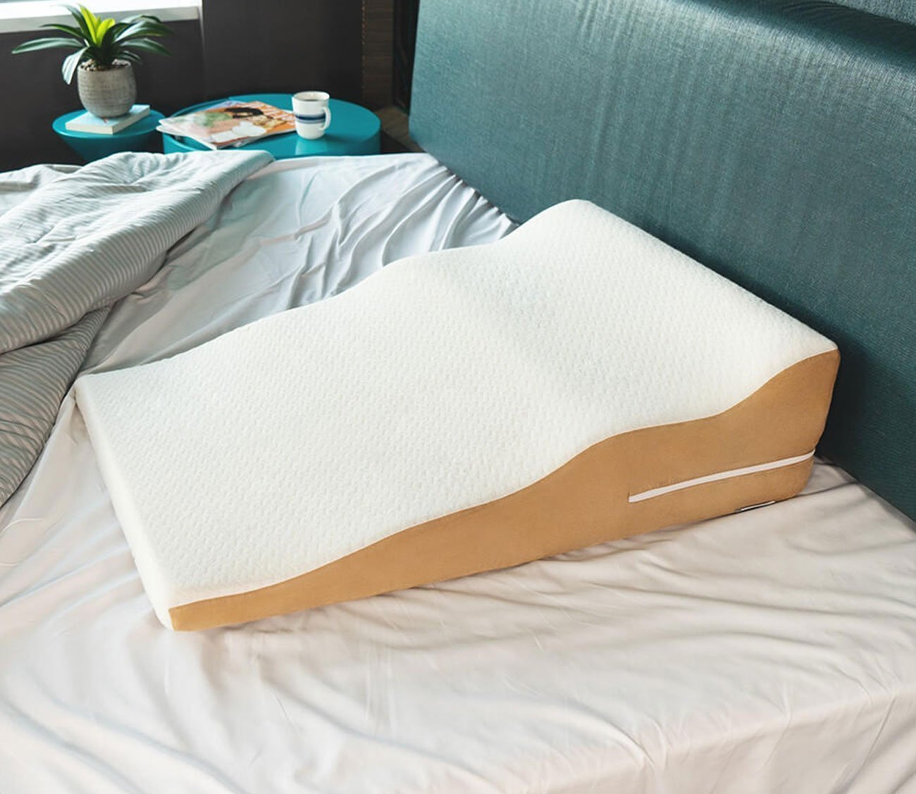 Avana Wavy Bed Wedge Memory Foam Pillow by Avana