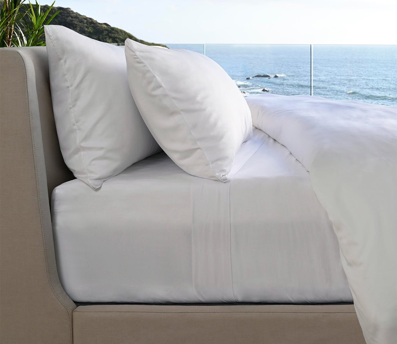 Cariloha Bamboo Sheet Set and Robe Bundle by Cariloha