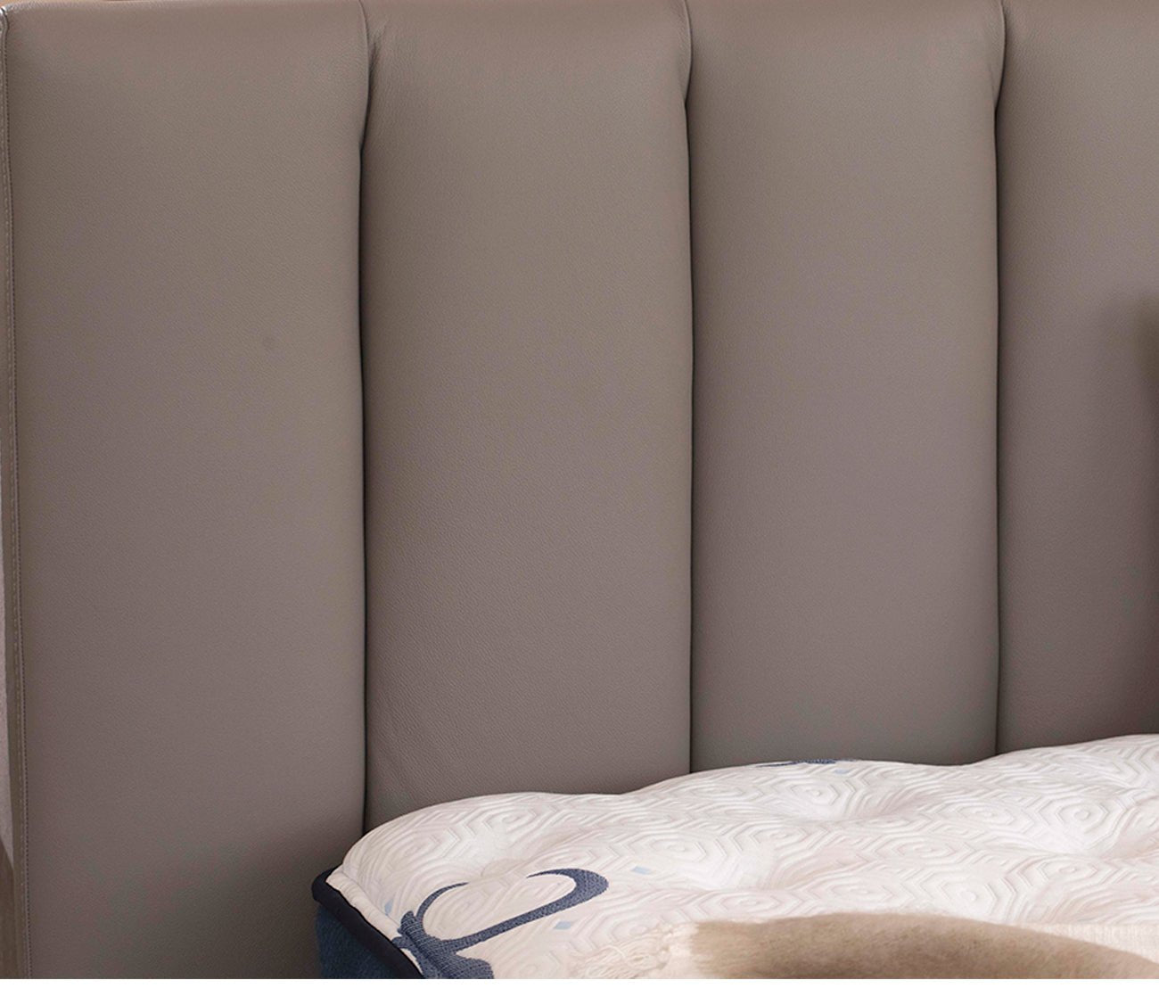 CM Italia Narciso Leather Upholstered Bed by CM Italia
