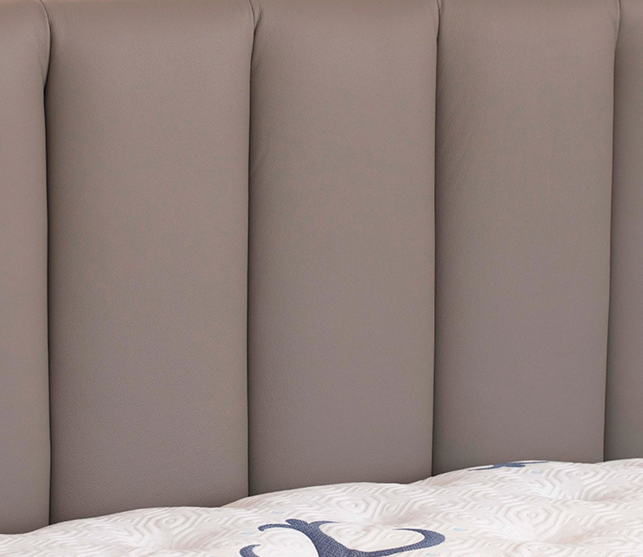 CM Italia Narciso Leather Upholstered Bed by CM Italia