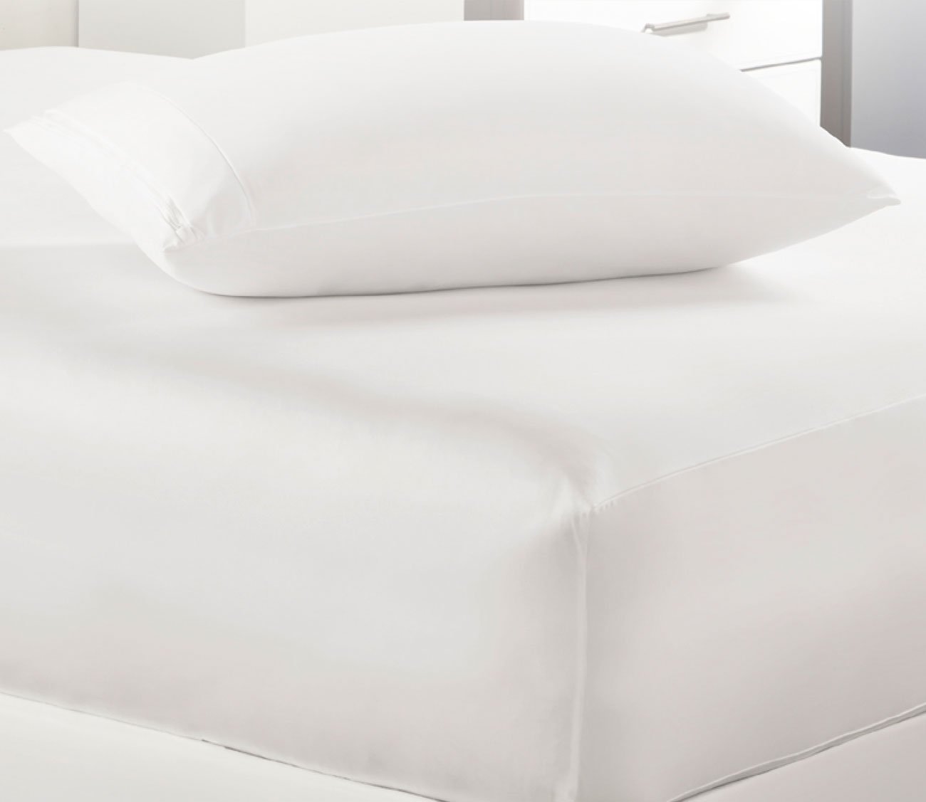 FRIO Waterproof Cooling Pillow Protector by PureCare, closeup of corner