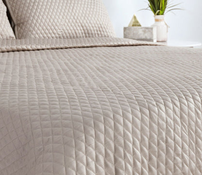 Villa by Classic Home Diamond Pebble Sateen Quilt by Villa by Classic Home