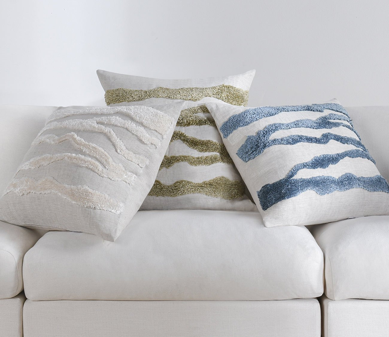 Villa by Classic Home Passage Hand - Tufted Throw Pillow by Villa by Classic Home