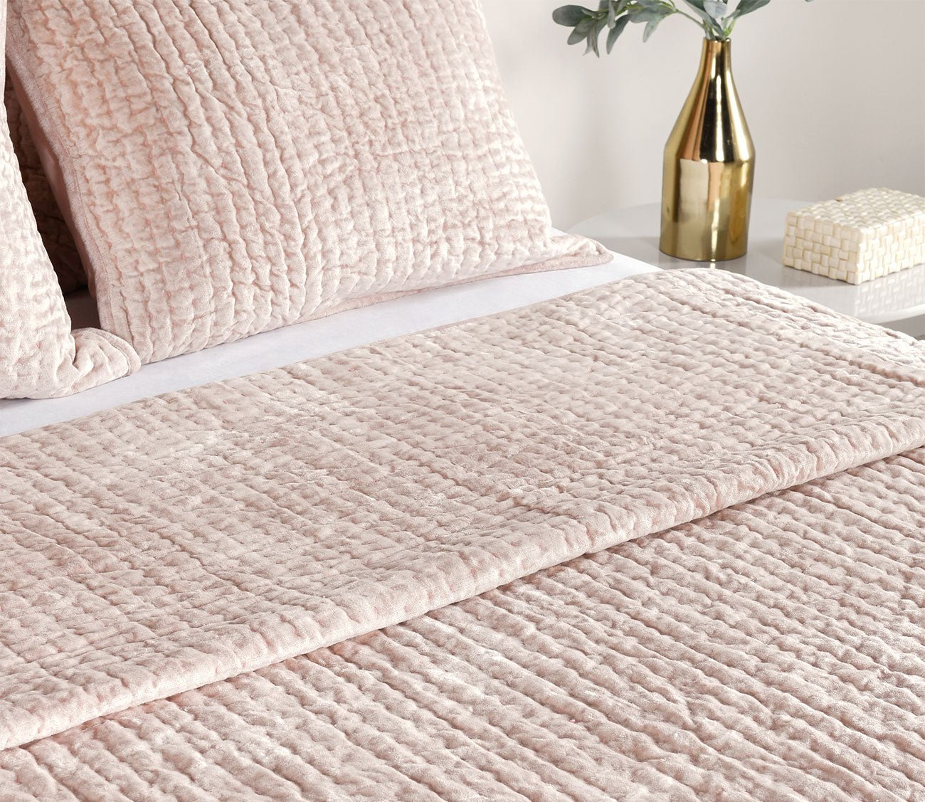 Bari Velvet Bliss Pink Quilt