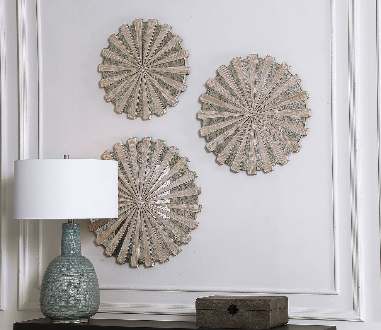 Daisies Mirrored Circular Wall Decor