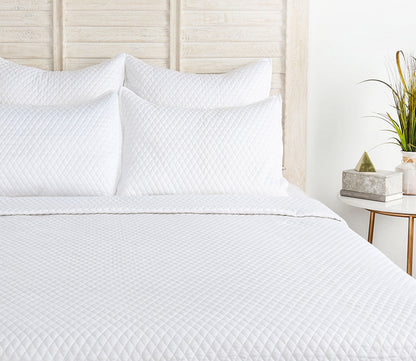 Diamond White Sateen Quilt by Villa by Classic Home