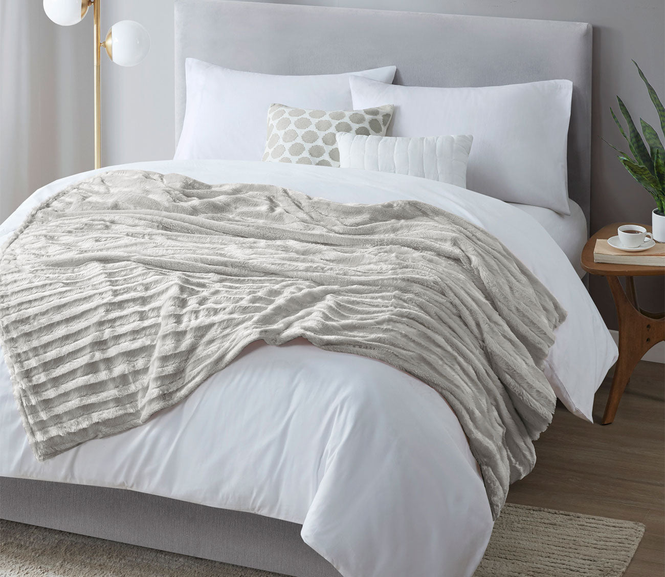 Duke Faux Fur Weighted Blanket by Beautyrest