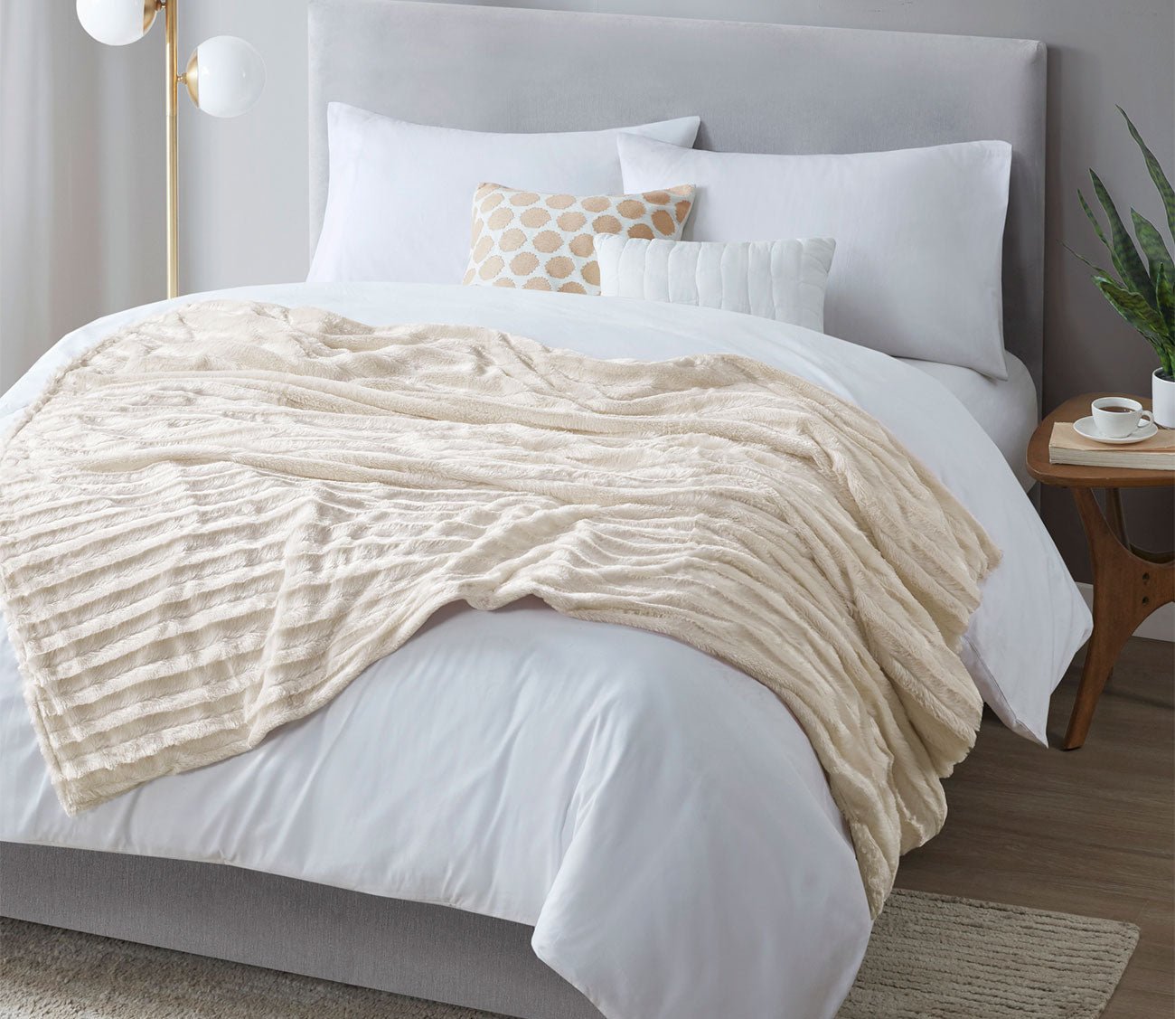 Duke Faux Fur Weighted Blanket by Beautyrest