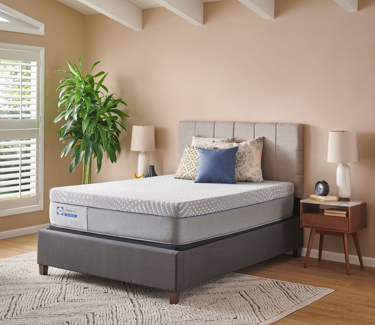 Elsanta Hybrid Soft Mattress by Sealy