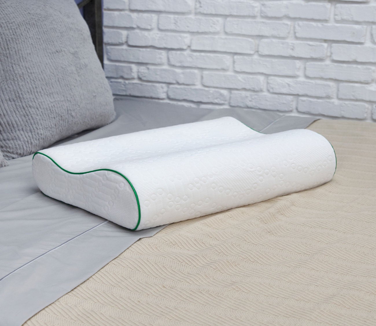 Fresh and Clean Antimicrobial Classic Contour Memory Foam Pillow by Soft-Tex