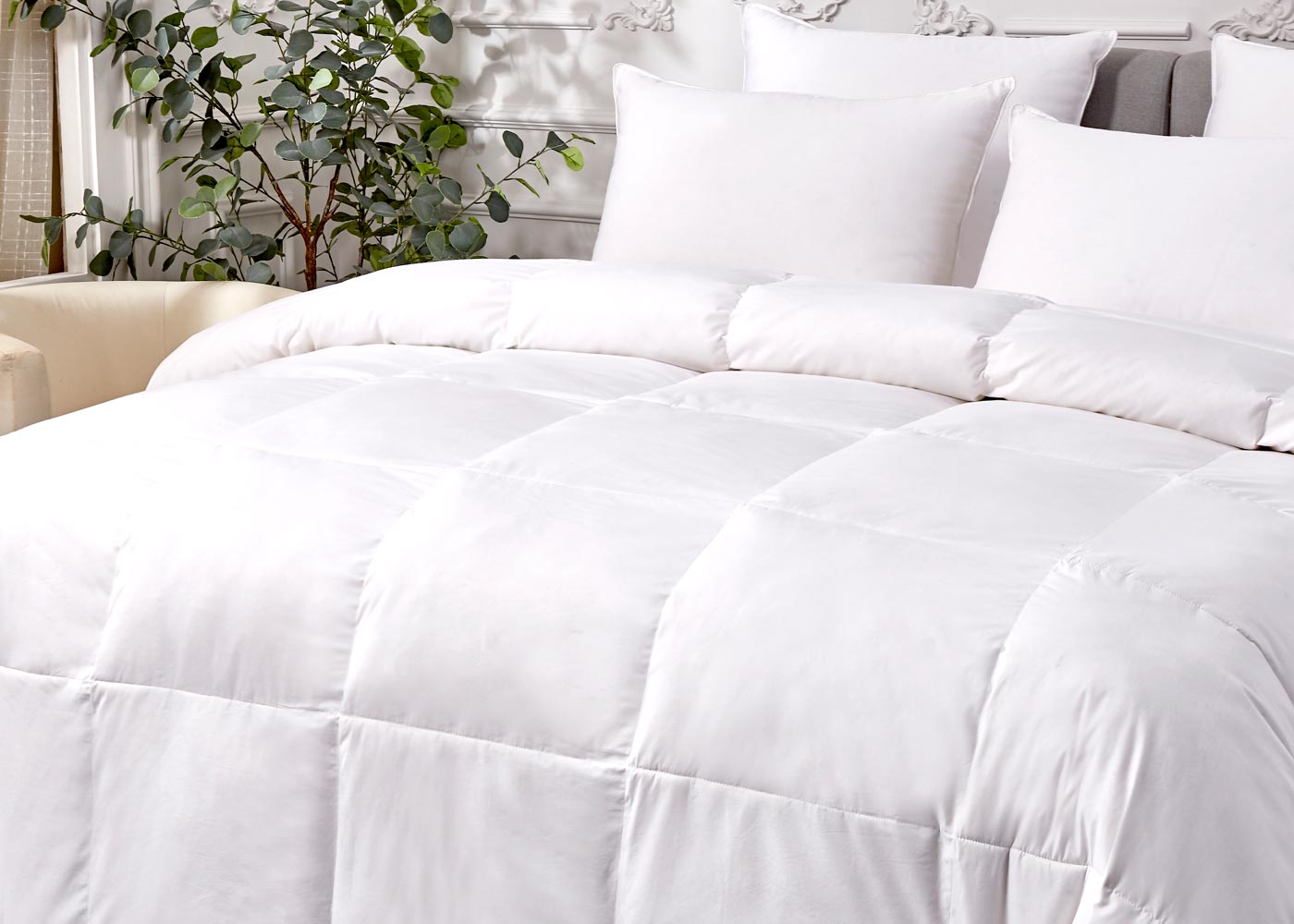 Light Warmth Cotton White Goose Feather and Down Fiber Comforter