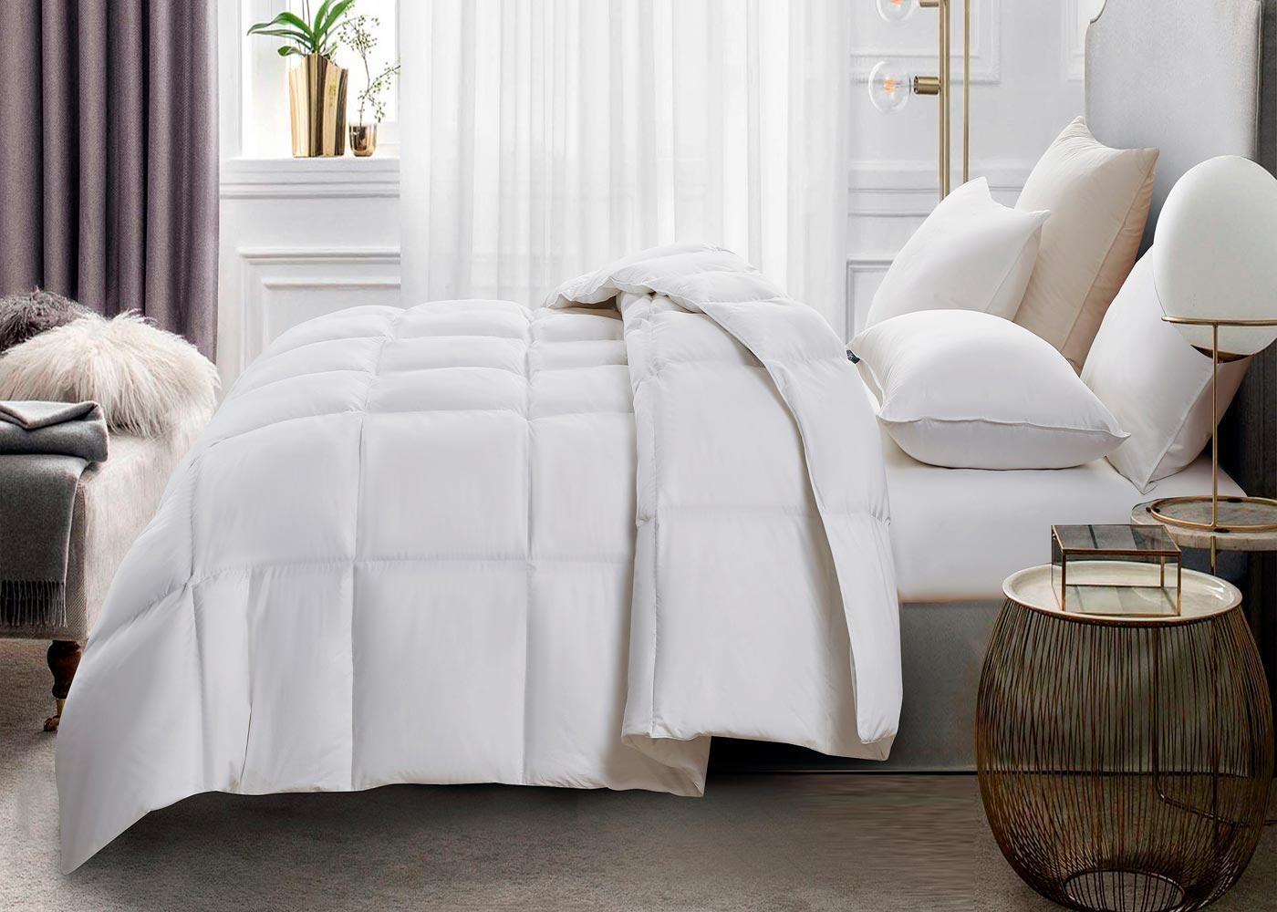 Light Warmth White Goose Feather and Down Fiber Comforter