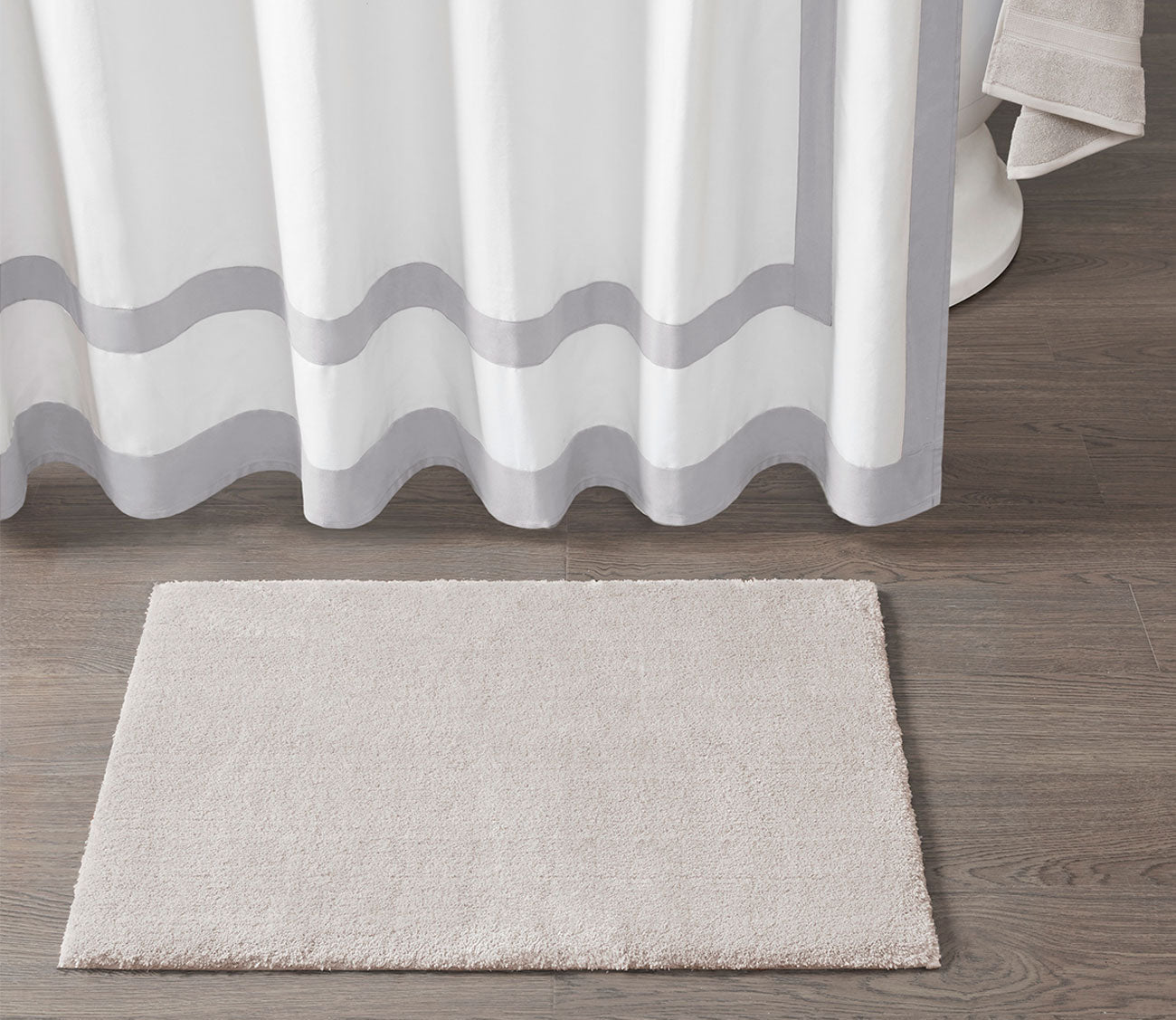 Marshmallow Memory Bath Rug by Madison Park Signature