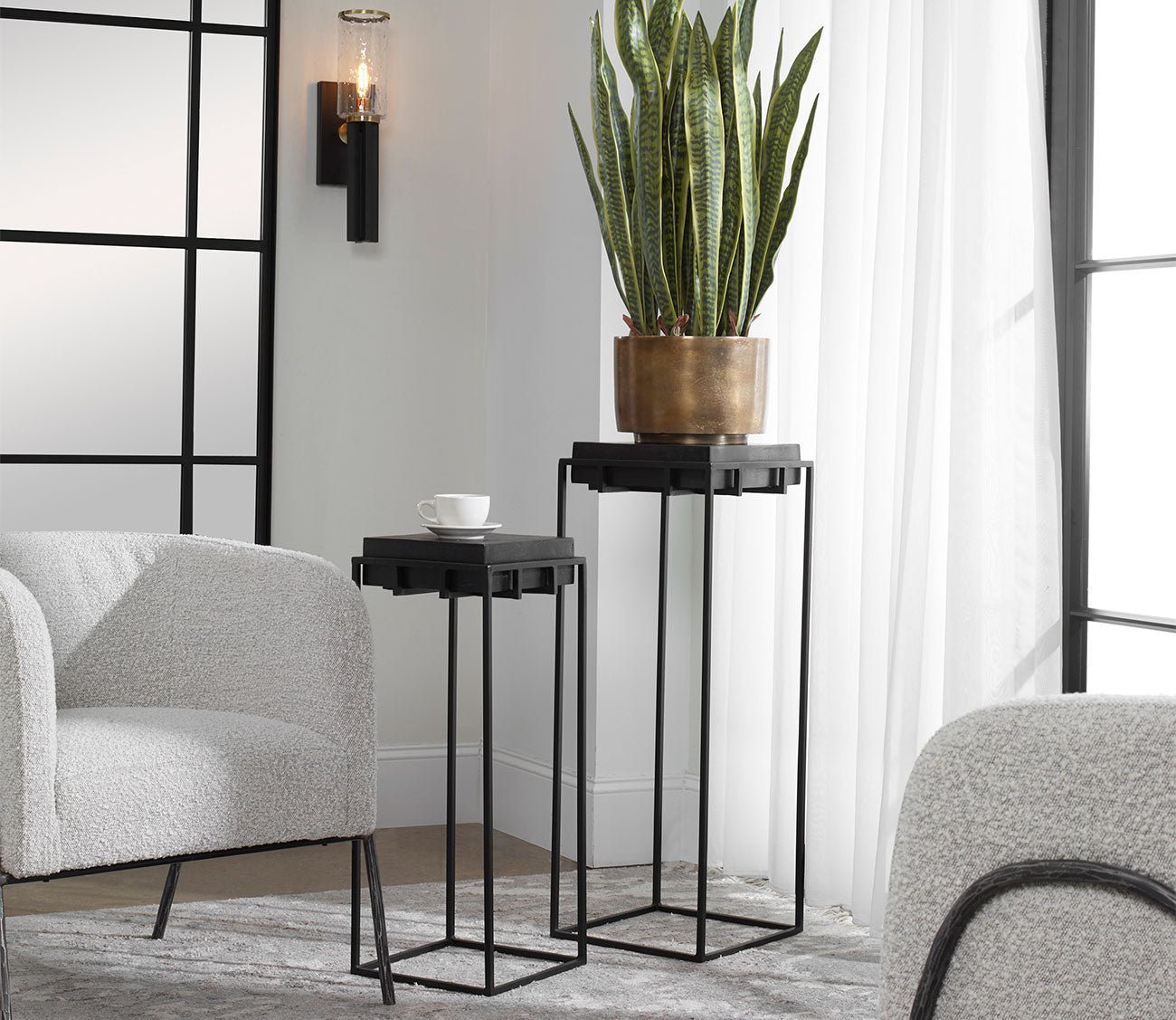 Telone Black Pedestal