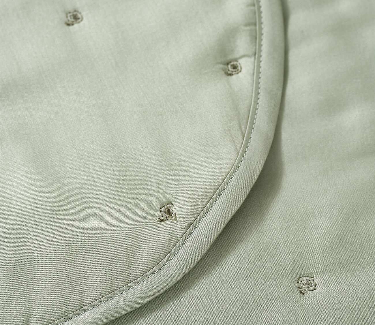 Triomphe Organic Cotton Sateen Counterpane Bedspread by Yves Delorme