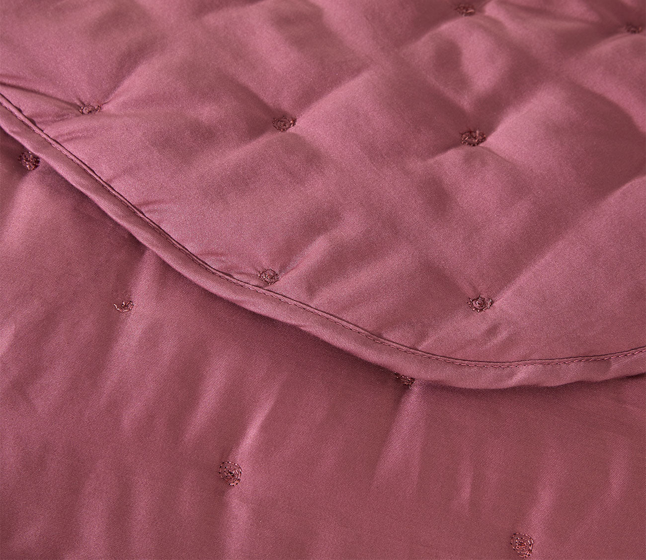 Triomphe Organic Cotton Sateen Counterpane Bedspread by Yves Delorme
