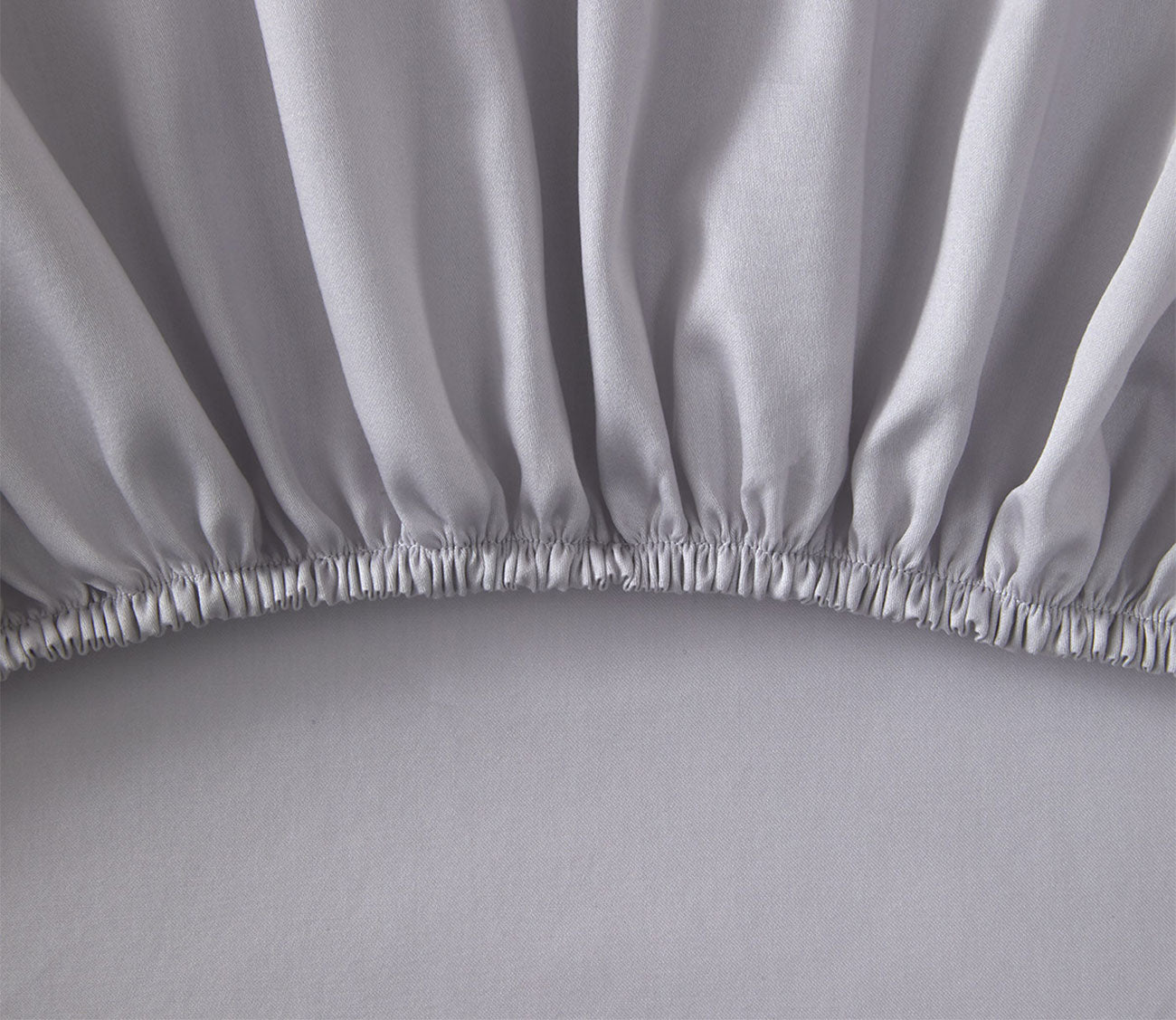 Triomphe Organic Cotton Sateen Fitted Sheet by Yves Delorme