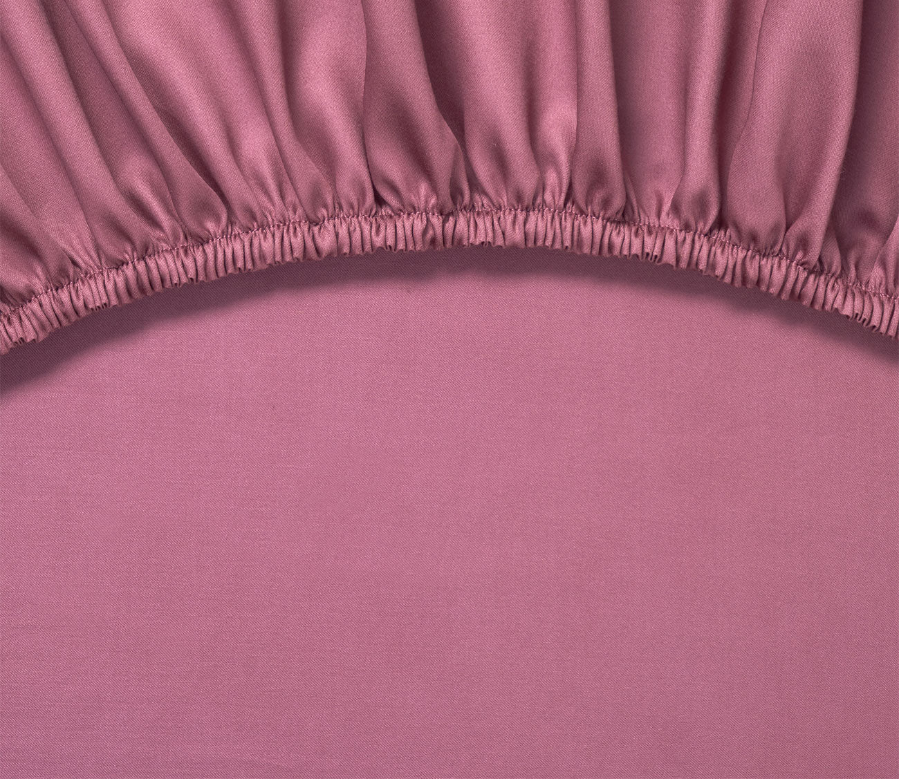 Triomphe Organic Cotton Sateen Fitted Sheet by Yves Delorme