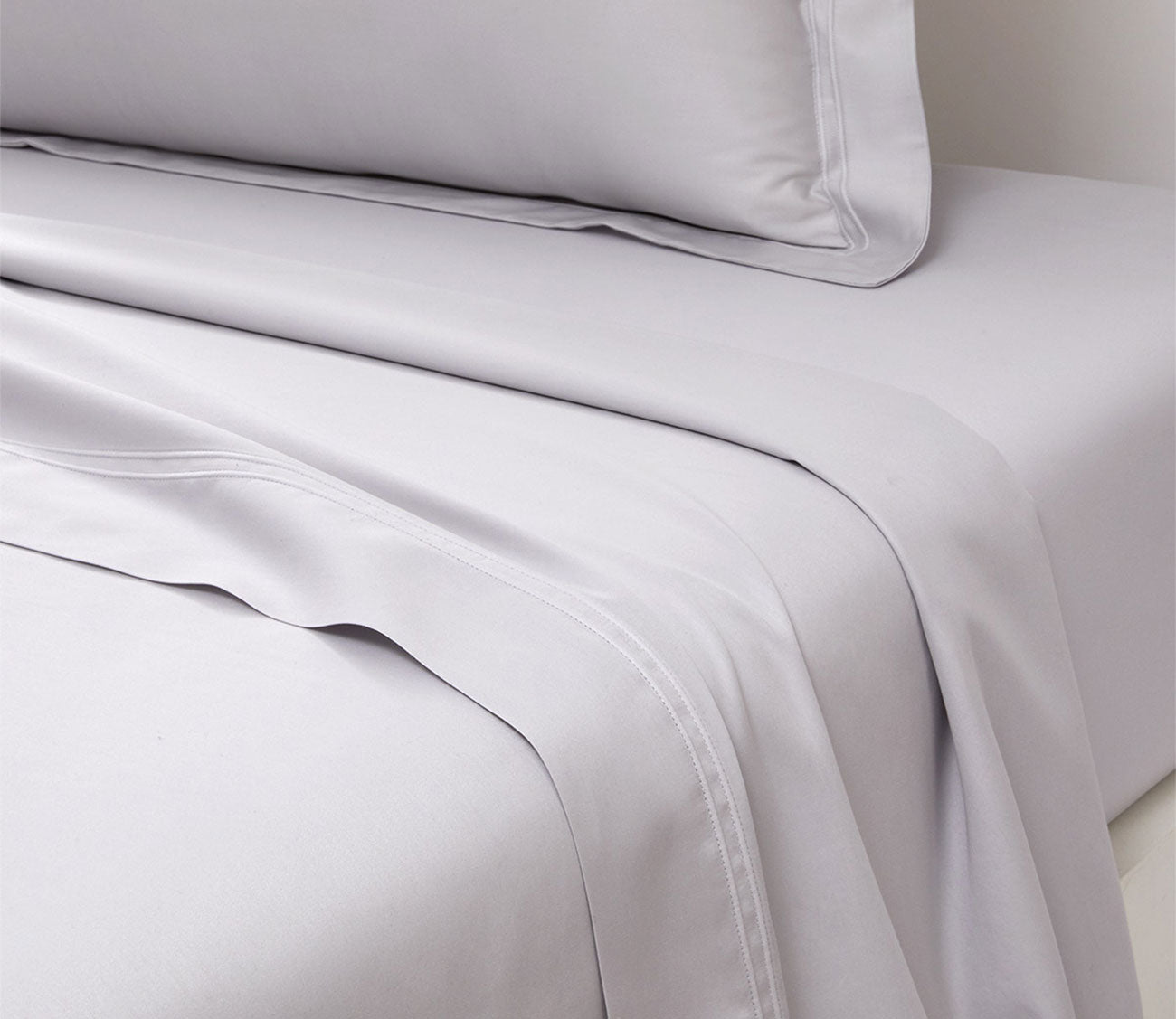 Triomphe Organic Cotton Sateen Flat Sheet by Yves Delorme