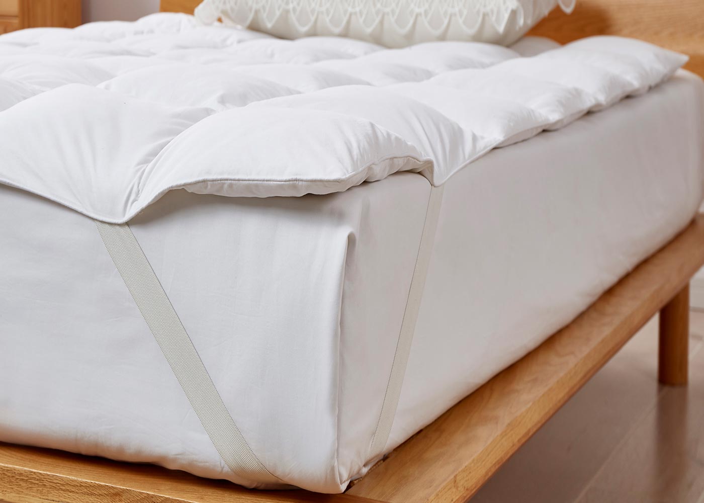 White Goose Feather and Down Fiber Featherbed by Serta